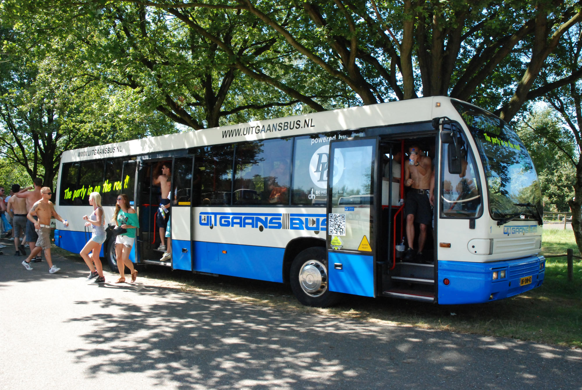 Partybus at Decibel Outdoor